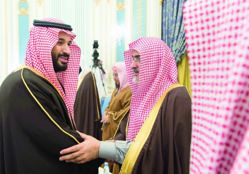 .. ومصافحا سليمان أباالخيل
