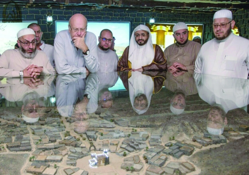 ميقاتي لدى زيارة مشروع «السلام عليك أيها النبي» (مكة)