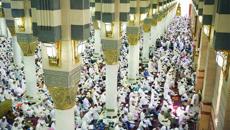 من صلاة الجمعة بالمسجد النبوي أمس (مكة)
