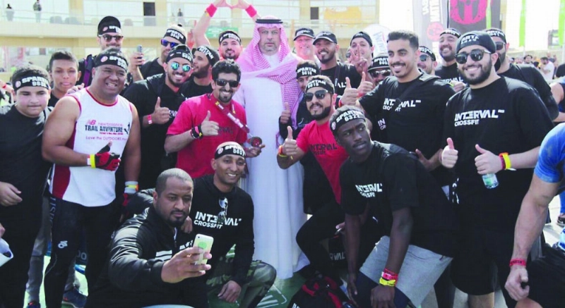عبدالله بن مساعد يتوسط المشاركين في سبارتن (مكة)