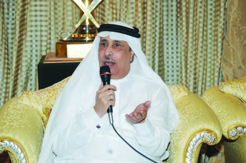 عبدالله باشراحيل متحدثا في الأمسية (مكة)