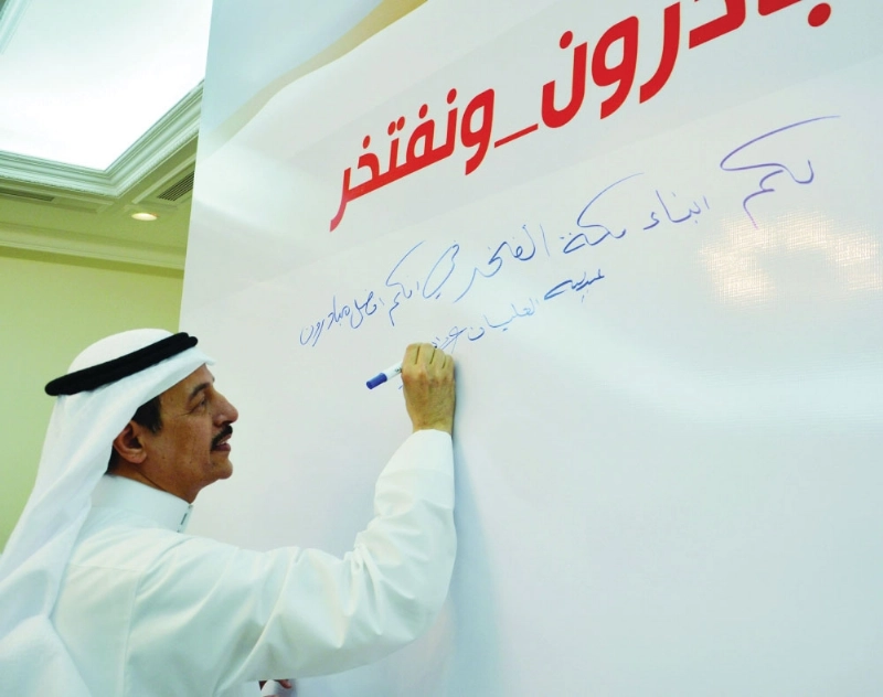 عبدالله العليان مسجلا فخره بعمل شباب مكة (عبدالمحسن دومان)