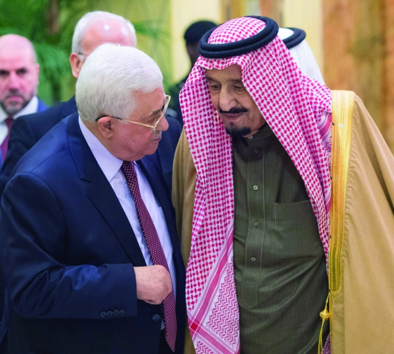الملك سلمان لدى استقباله محمود عباس في الرياض اليوم