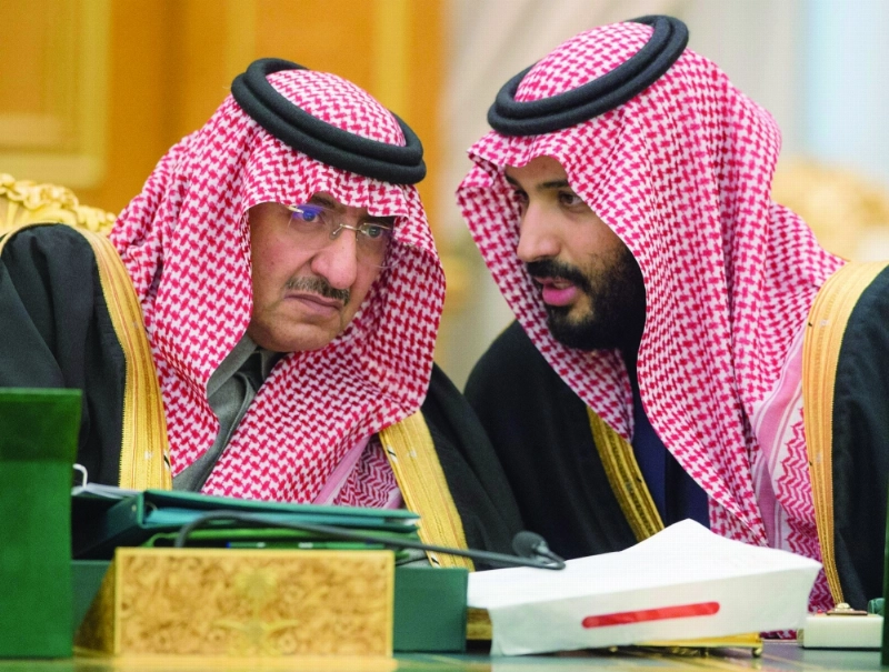 الأميران محمد بن نايف ومحمد بن سلمان خلال الجلسة