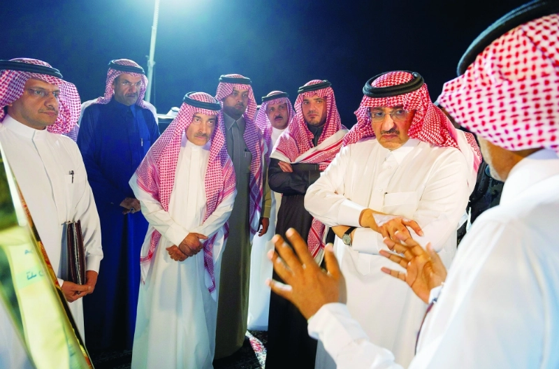 .. ويستمع لشرح مفصل عن محتويات السفينة