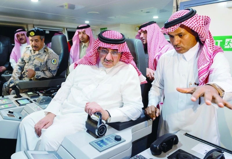 ..ويطلع على بعض تقنياتها