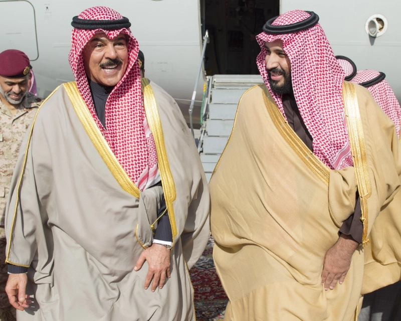 ولي ولي العهد مستقبلا بمحمد الصباح بمطار قاعدة الملك سلمان الجوية
(بندر الجلعود)
