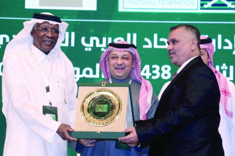 عيد وعزت يكرمان حميد الشيباني (نواف الجبني)