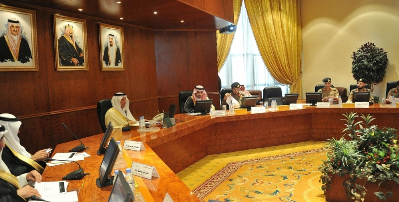 خالد الفيصل مترأسا اجتماع اللجنة الأول أمس (واس)