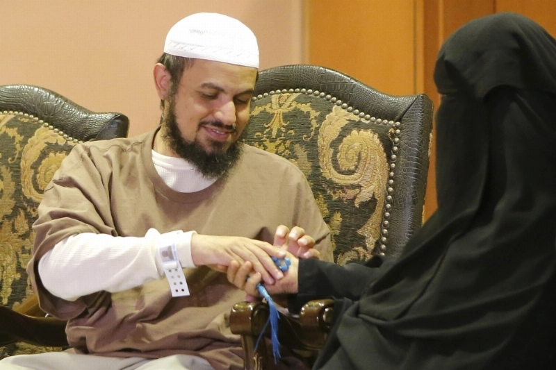 الشبلي مهديا والدته سبحته الزرقاء.. (محمد مشهور)