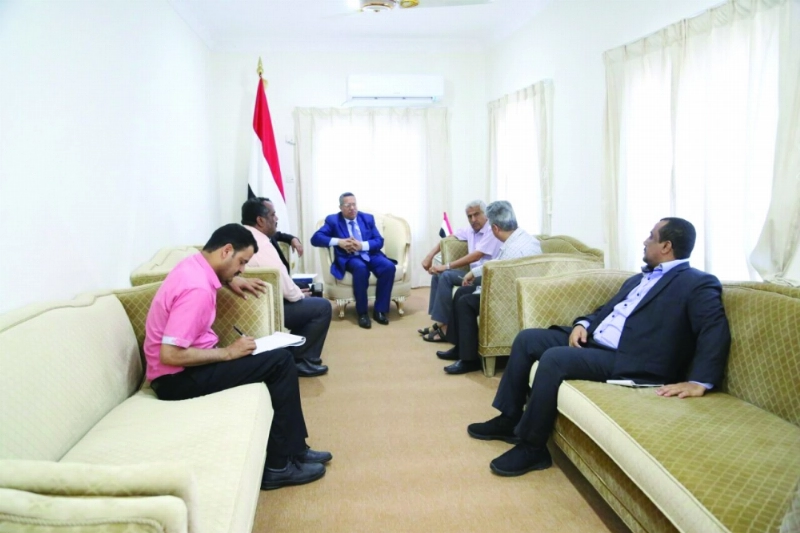 أحمد بن دغر مستقبلا لجنة التعويضات والمبعدين (سبأ نت)