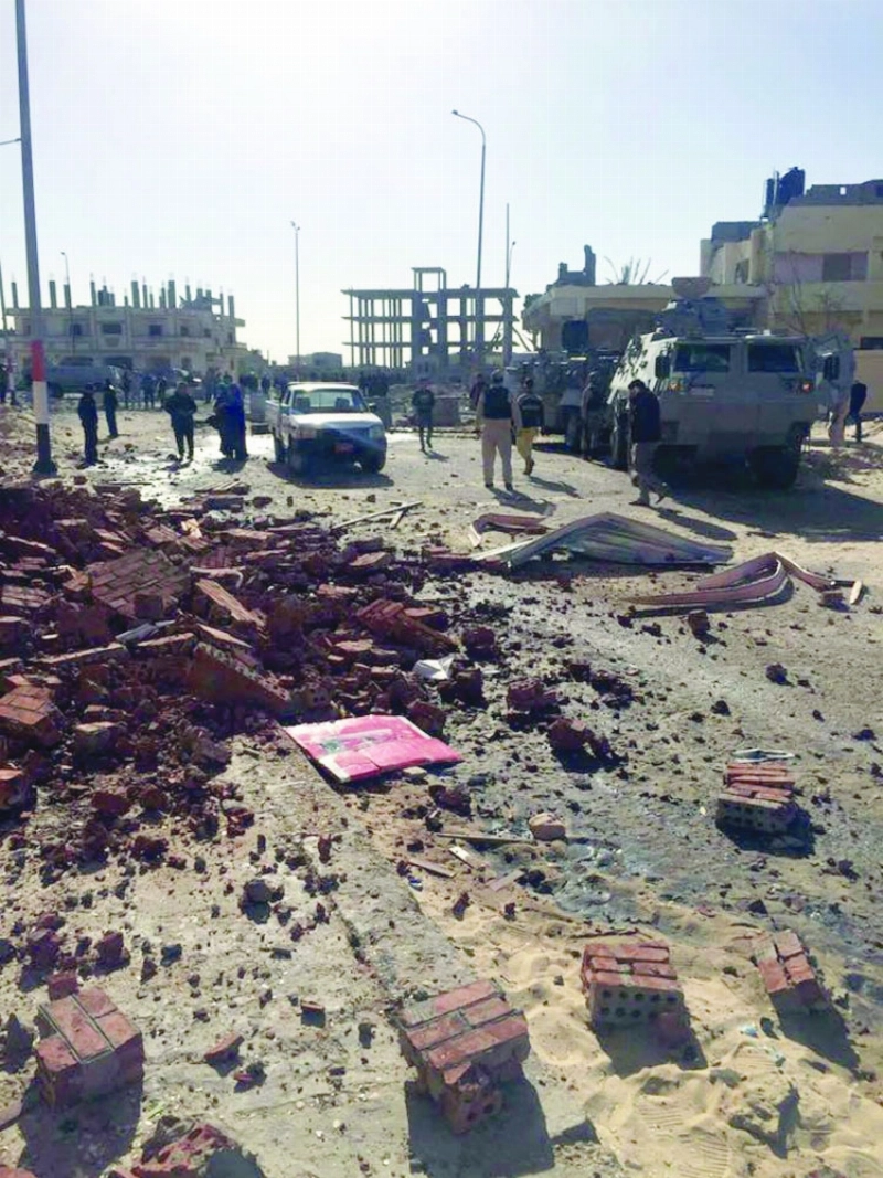 قنبلتان يدويتان عثرت عليهما القوات المصرية عقب الحادث (مكة)