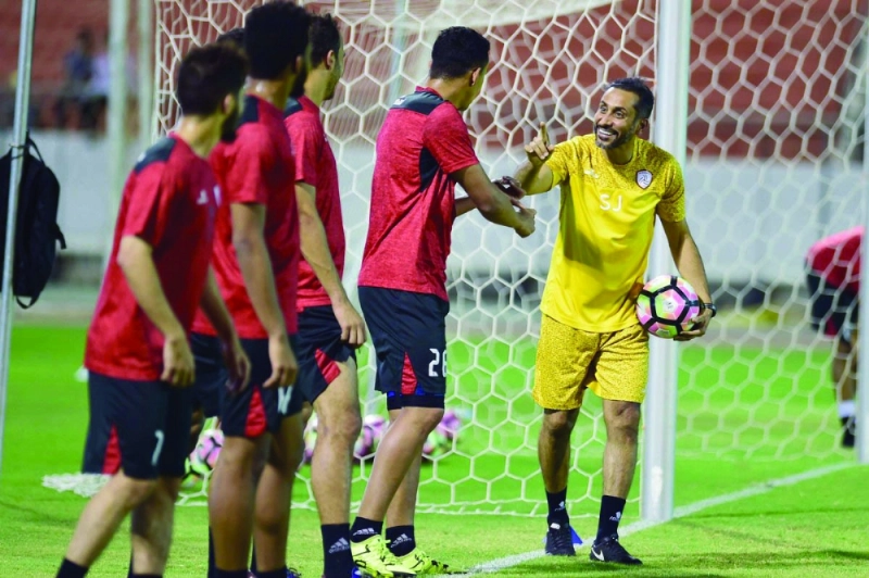 سامي الجابر قبل بدء حصة تدريبية للشباب (مكة)