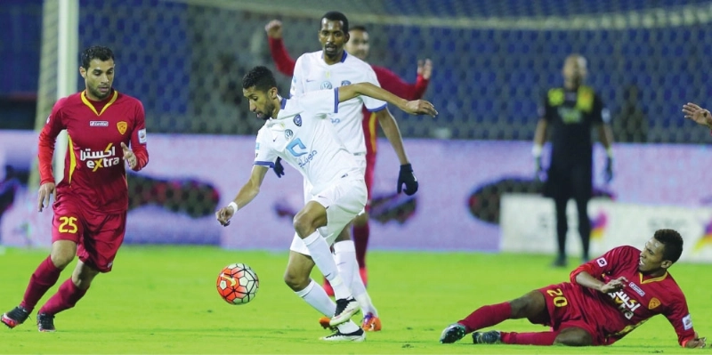 سلمان الفرج في مباراة سابقة للهلال والقادسية (مكة)