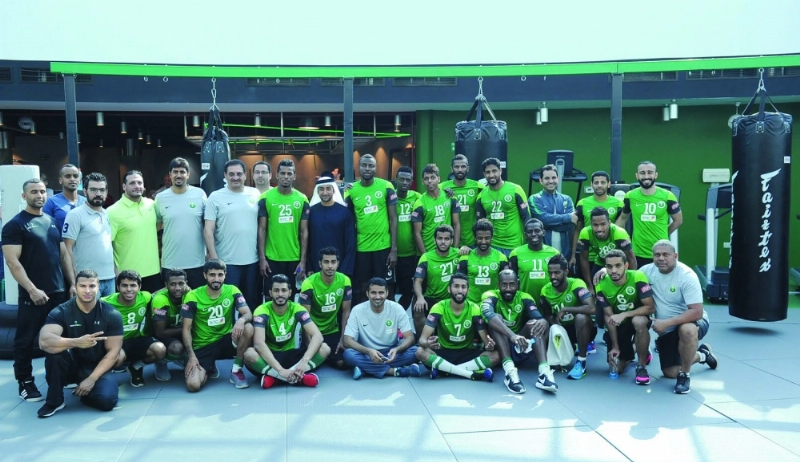 جماعية للاعبي الأخضر والجهازين الفني والإداري عقب التدريب الصباحي (مكة)