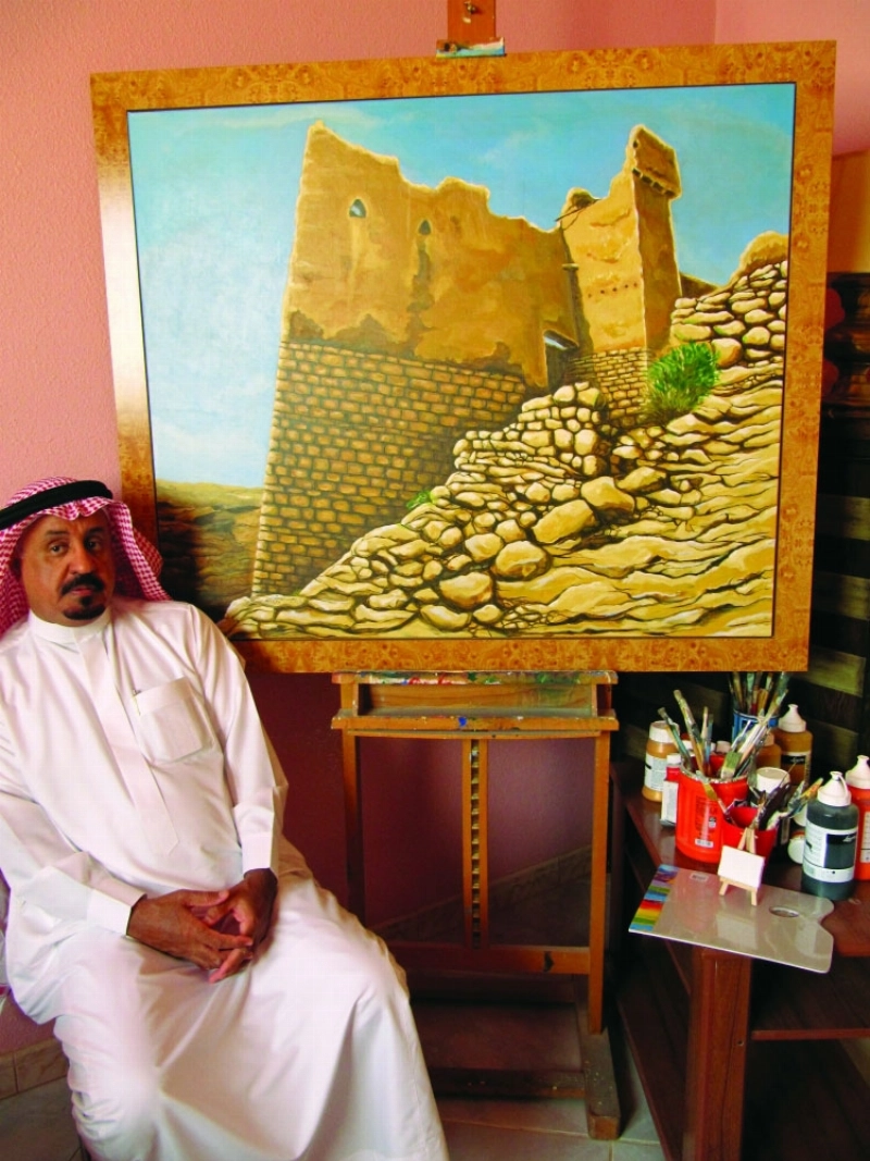 إبراهيم الفصام مع إحدى لوحاته (مكة)