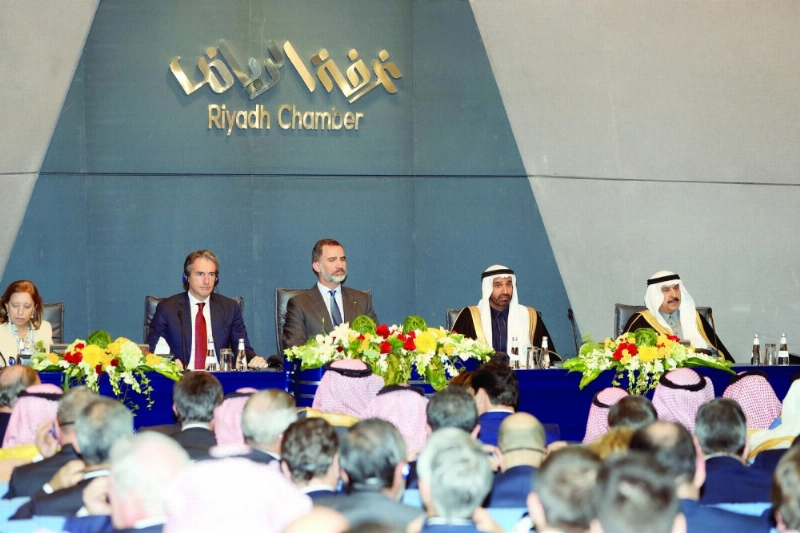 فيليب السادس خلال لقائه برجال الأعمال في الرياض (مكة)