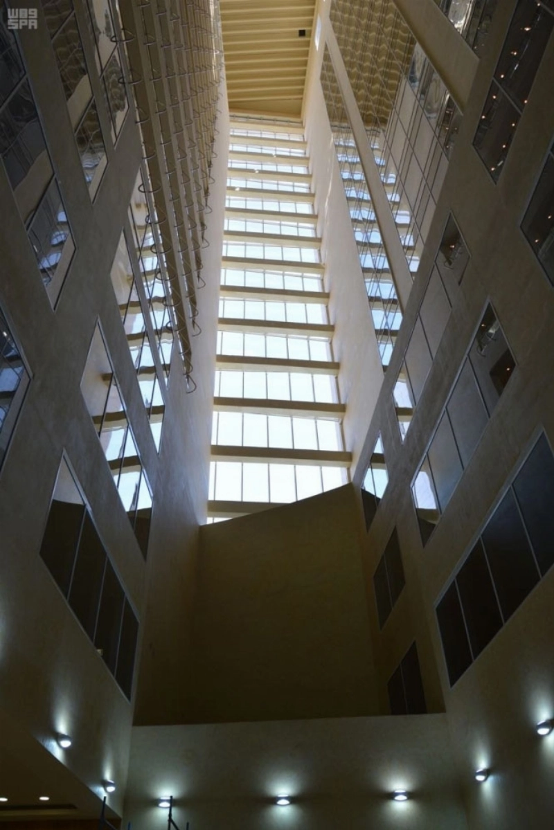 693749_438