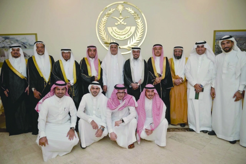أعضاء مجلس بلدي جدة لدى زيارتهم مركز التكامل (مكة)