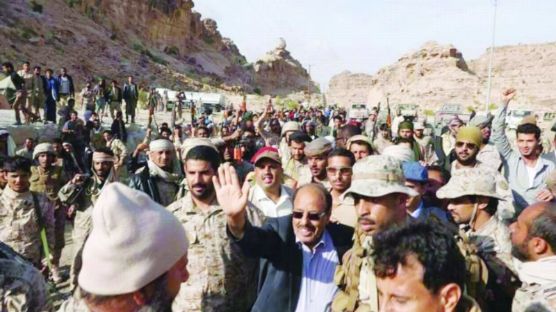 علي الأحمر أثناء زيارته لجبهتي البقع وباقم بصعدة (مكة)