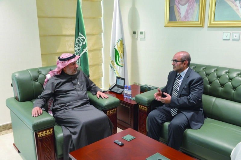 عبدالله الربيعة مستقبلا محمد السعيدي بالرياض (واس)