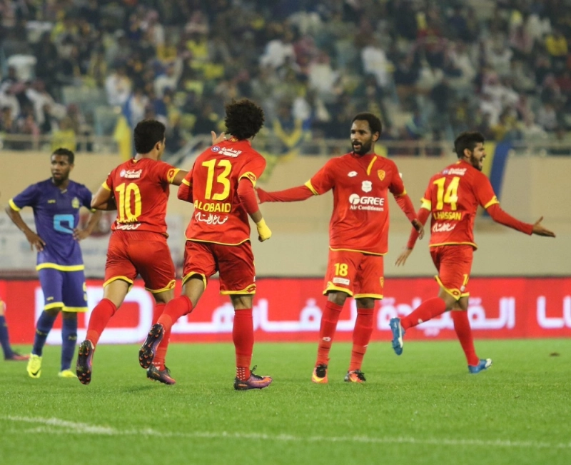 فرحة لاعبي القادسية بالفوز على النصر (مكة)