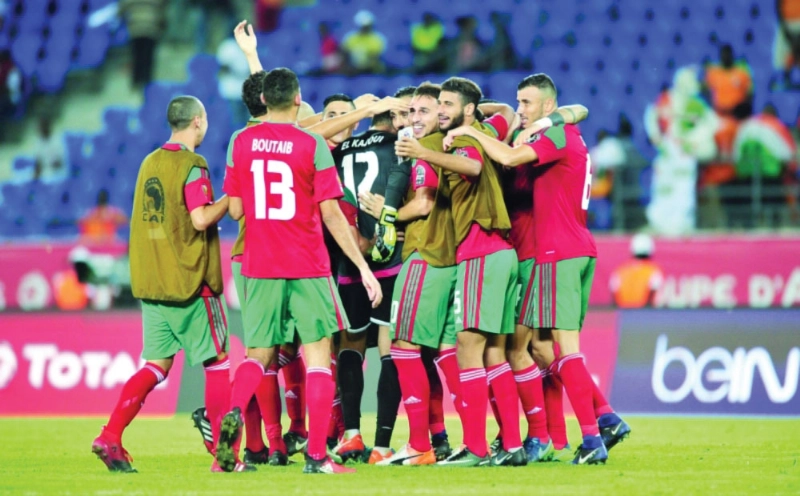 فرحة لاعبي المغرب بالفوز على ساحل العاج (إب أ)