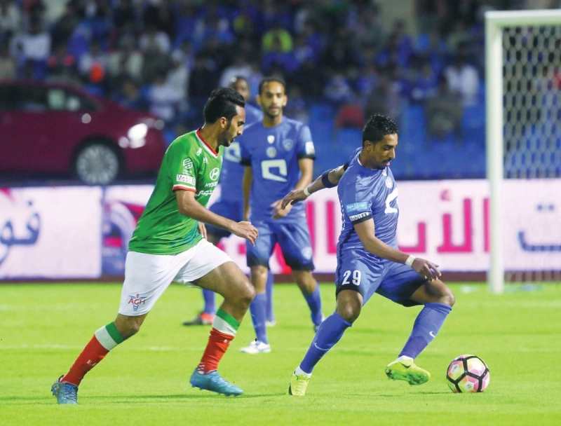 الاتفاق والهلال أمس في الدمام (إ ب أ)