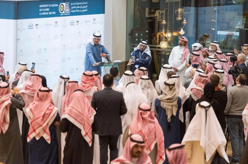 سلطان بن سلمان متحدثا للطلاب (واس)