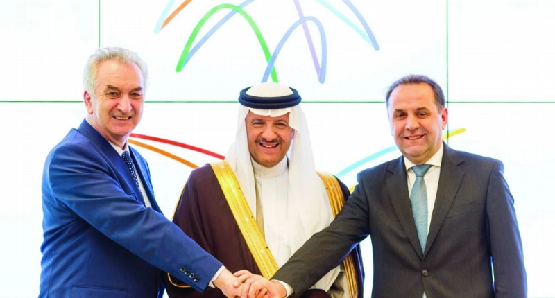 سلطان بن سلمان متوسطا رئيسي وفدي البوسنة وصربيا (واس)