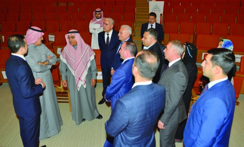 الوفد الأذربيجاني خلال الجولة (واس)