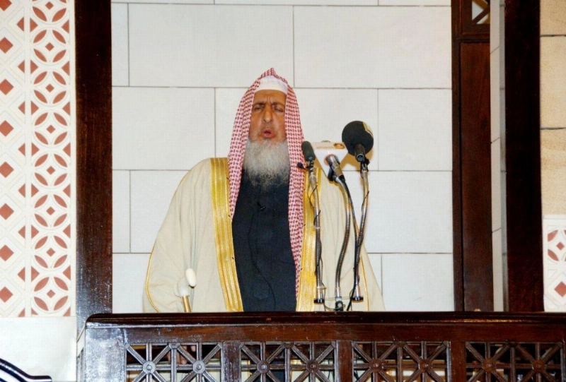عبدالعزيز آل الشيخ في خطبة الجمعة أمس (واس)