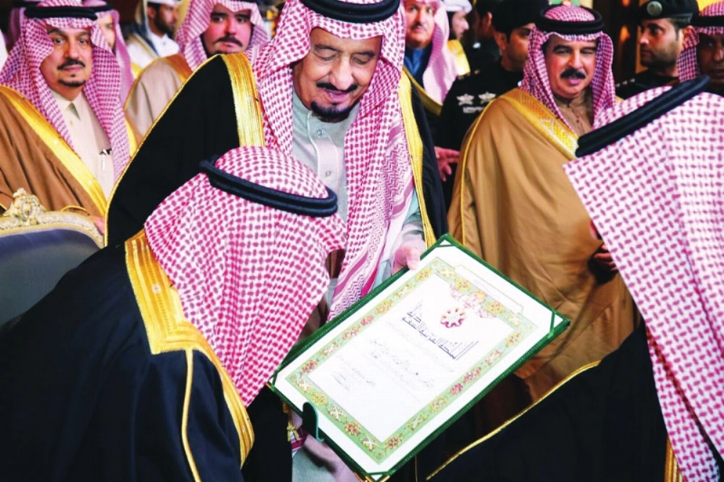 الملك سلمان خلال تكريم عبدالرحمن الشبيلي (مكة)