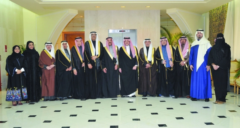 سعود بن نايف متوسطا أعضاء الهيئة (مكة)