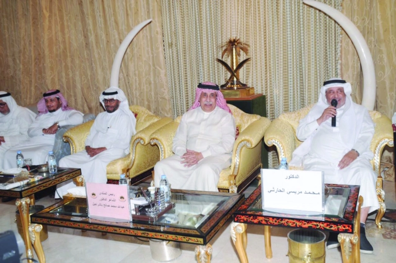 عدد من الحضور في منتدى باشراحيل الثقافي (مكة)