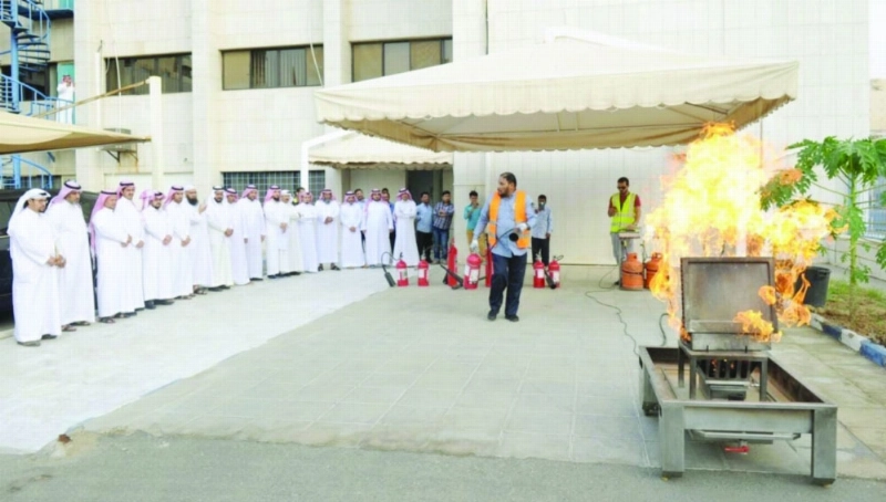 التدريب على التعامل مع طفايات الحريق (مكة)