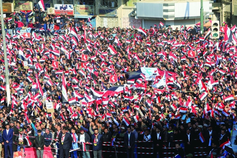 مليونية لأنصار الصدر في ساحة التحرير ببغداد أمس (رويترز)