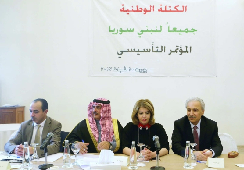 معارضون مؤيدون للنظام يشكلون كتلة سياسية جديدة في بيروت أمس (رويترز)
