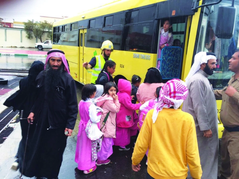 حافلة الطالبات التي احتجزتها الأمطار