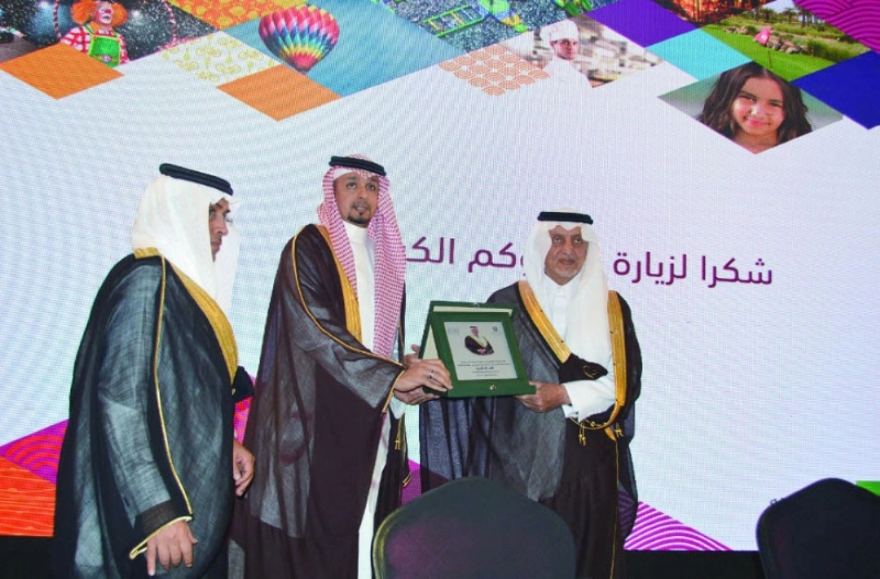 خالد الفيصل خلال زيارته المدينة الاقتصادية (مكة)