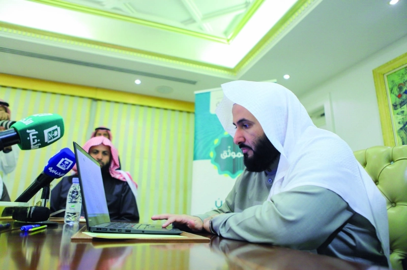 الصمعاني أثناء تدشين الخدمة (مكة)