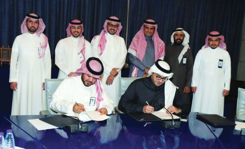 جانب من توقيع الاتفاقية (مكة)