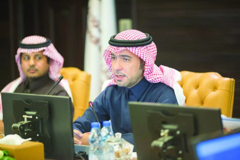 الحقيل خلال لقائه أمس باللجنة الوطنية العقارية في مجلس الغرف (تويتر)