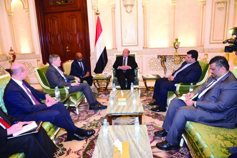 عبدربه هادي مستقبلا السفير الأمريكي أمس (سبأ نت)