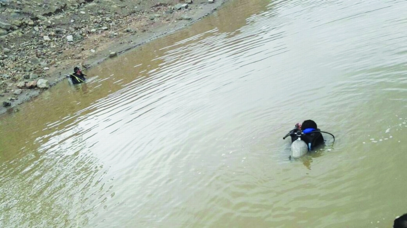 فرق الدفاع المدني تباشر الحادثة (مكة)
