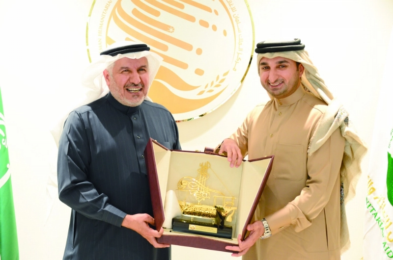 الربيعة مستقبلا مدير هيئة تنظيم الأعمال الخيرية بقطر (واس)