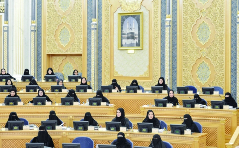 عضوات شورى في جلسة سابقة (مكة)