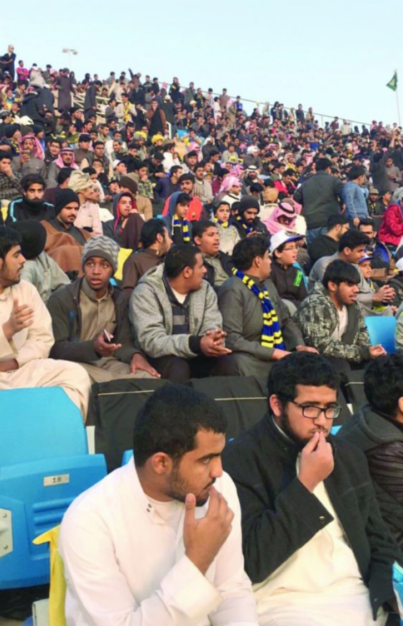 جانب من جماهير التعاون أمس (مكة)