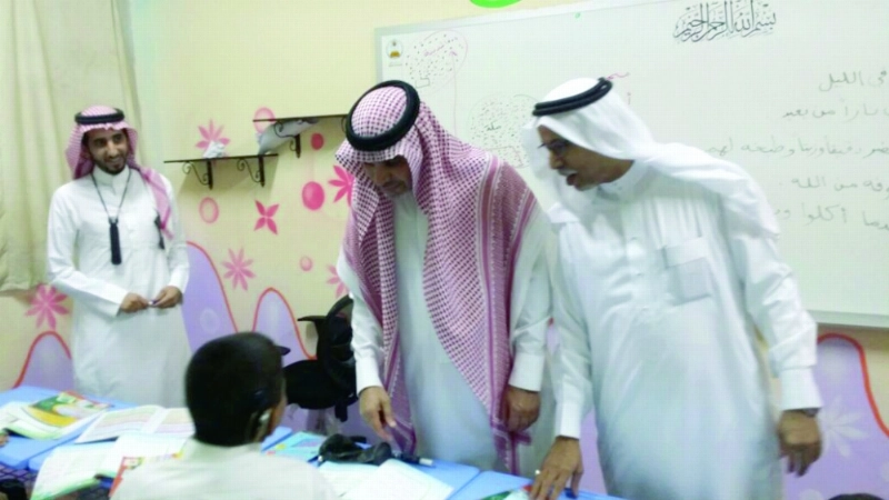 أحمد العيسى خلال الزيارة (مكة)