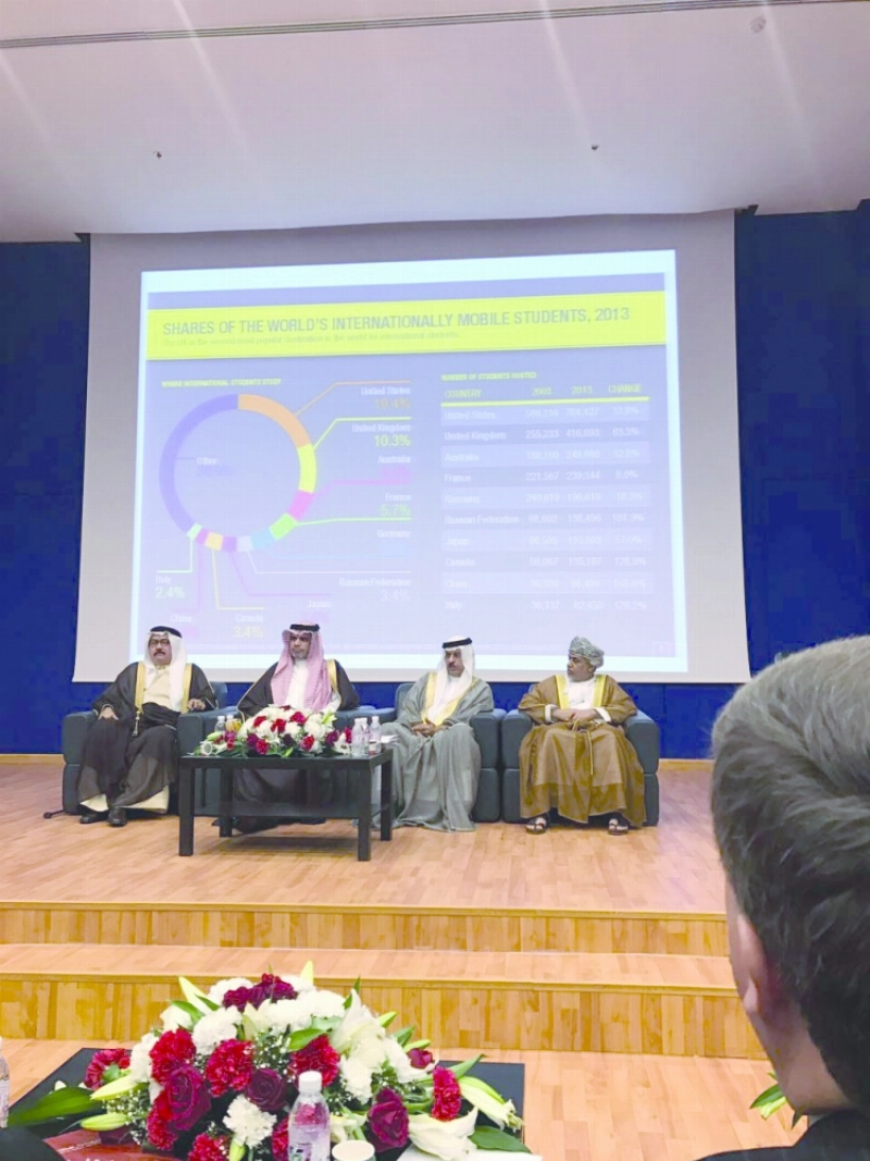أحمد العيسى خلال المؤتمر (مكة)